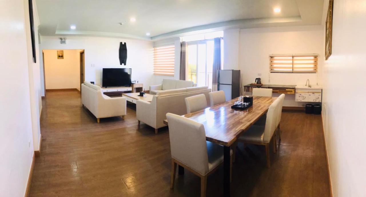 Punta Clark Hotel Clark Field Bagian luar foto