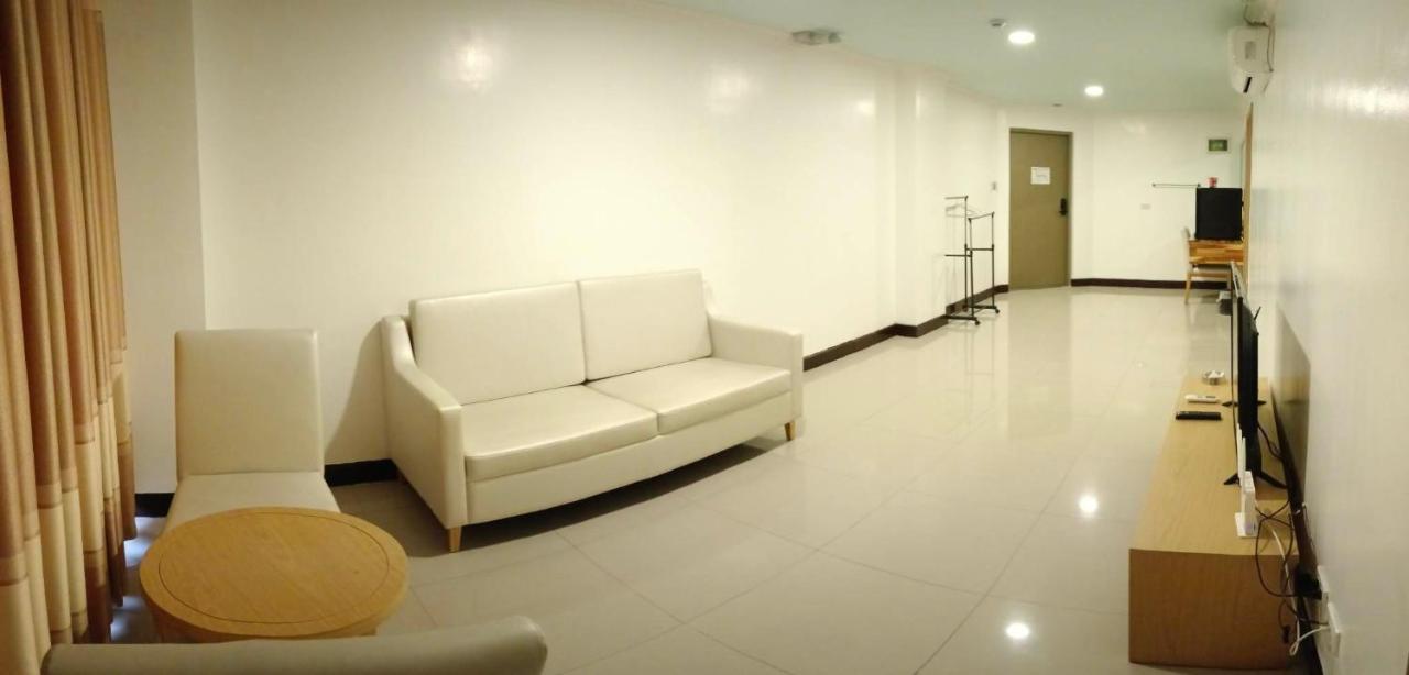 Punta Clark Hotel Clark Field Bagian luar foto