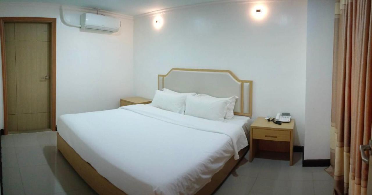 Punta Clark Hotel Clark Field Bagian luar foto