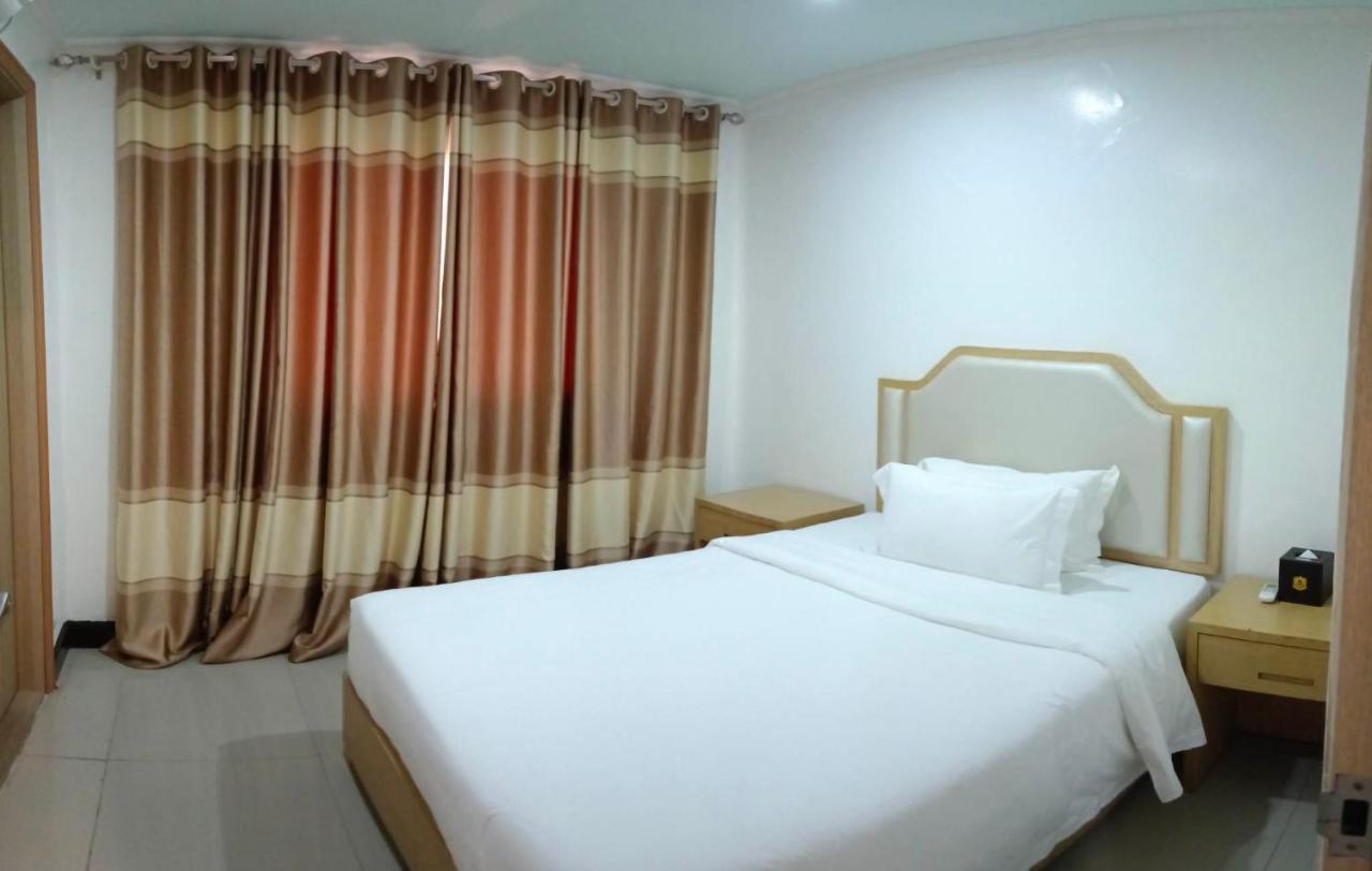 Punta Clark Hotel Clark Field Bagian luar foto