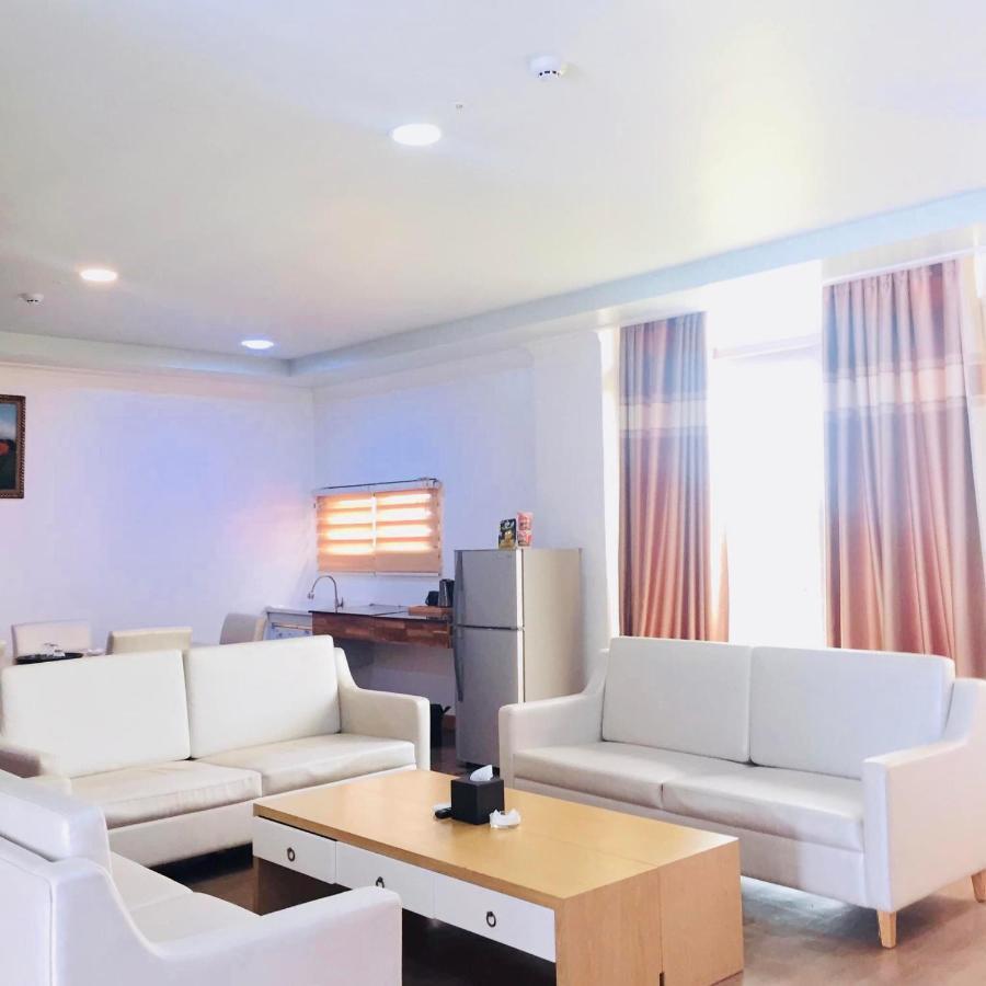 Punta Clark Hotel Clark Field Bagian luar foto
