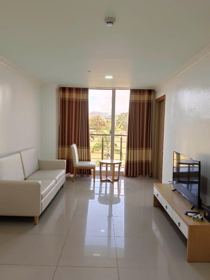 Punta Clark Hotel Clark Field Bagian luar foto