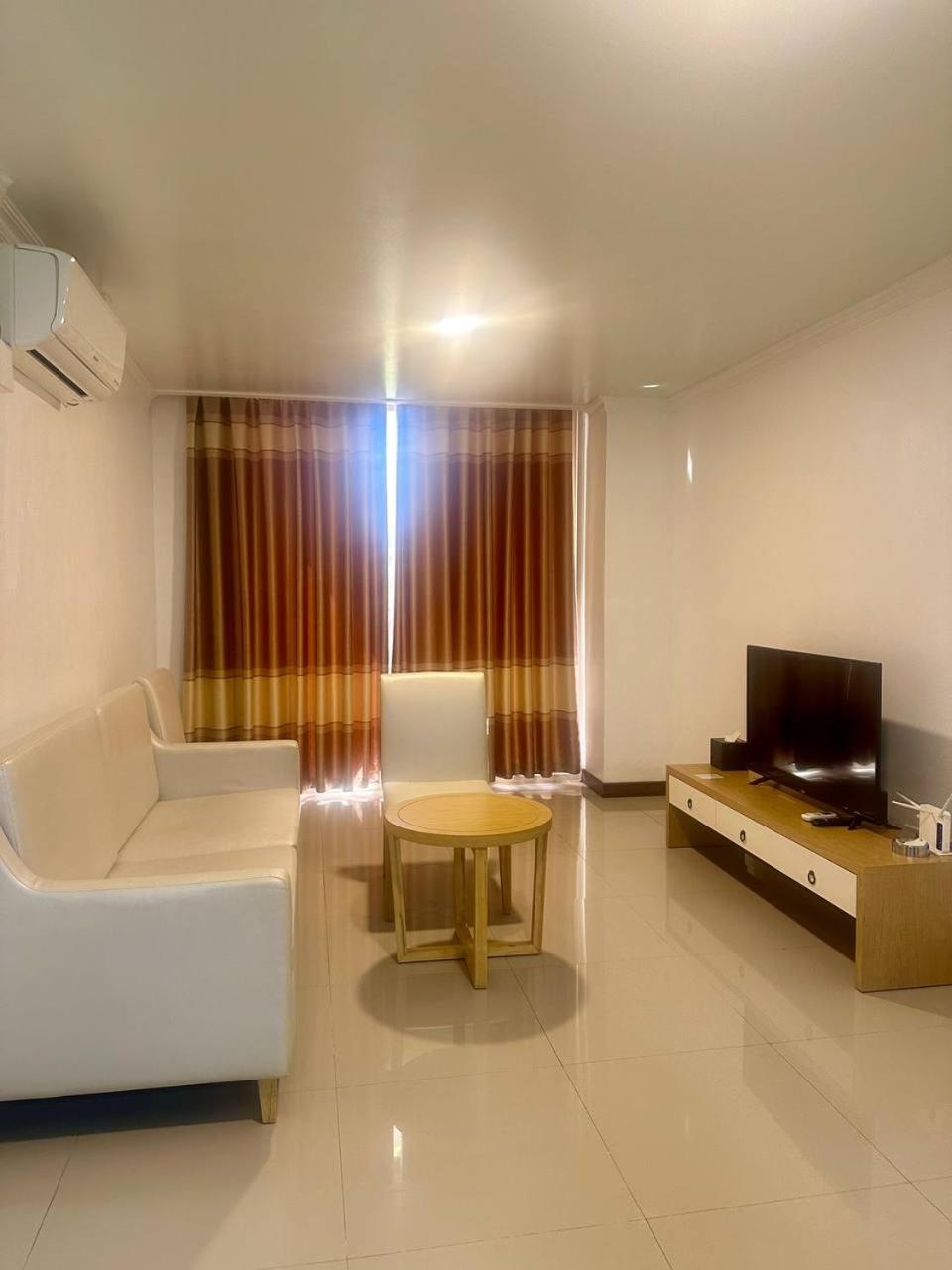 Punta Clark Hotel Clark Field Bagian luar foto