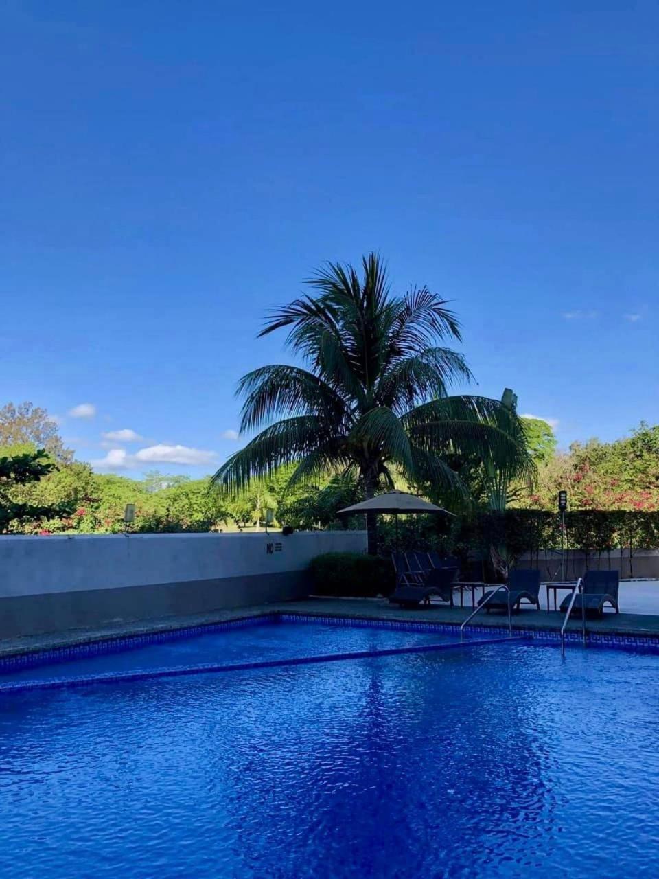 Punta Clark Hotel Clark Field Bagian luar foto