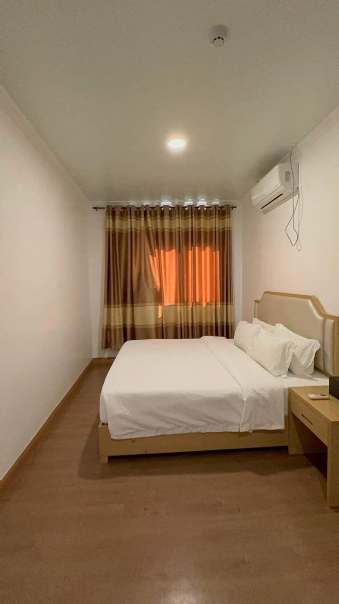 Punta Clark Hotel Clark Field Bagian luar foto